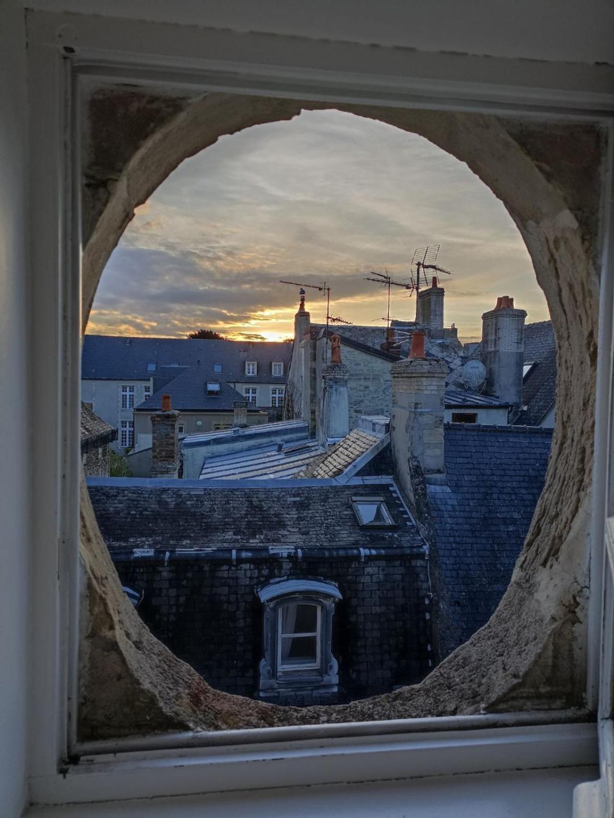 Charmant Appartement Renove Bayeux Exterior foto